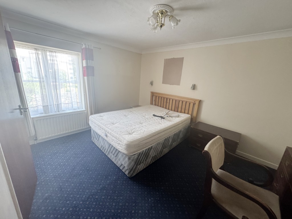 Lot: 80 - SUBSTANTIAL FOURTEEN-BEDROOM HOTEL AND INN CLOSE TO DARTMOOR NATIONAL PARK - Guest bedroom four